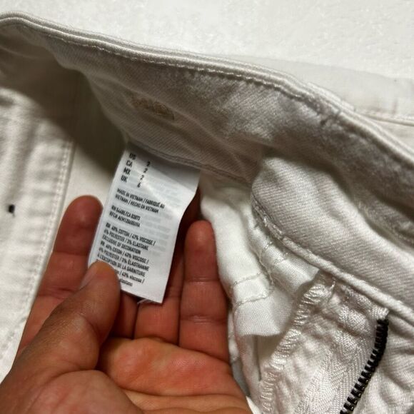 American Eagle White Denim Shorts | Classic Fit | Size 2 - Picture 7 of 8